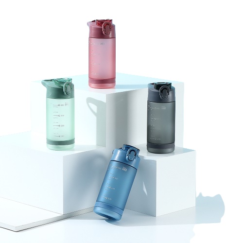 Squeeze-Plastico-550ml-17343d1-1696360171-removebg-preview